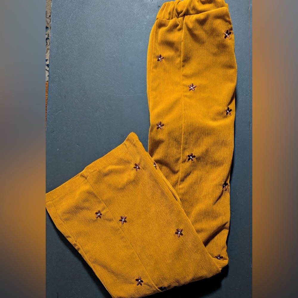 Cider 70’s inspired Flare Courderoy Pants 
Women’s Extra Small